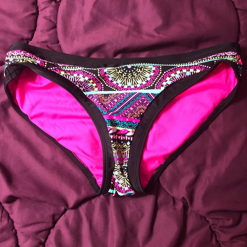 Multi-colored swim bottom
